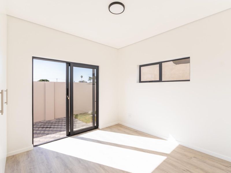 Modern Living in Honeydew Country Estate: 2 Bedrooms, 2 Bathrooms! - Photo 6