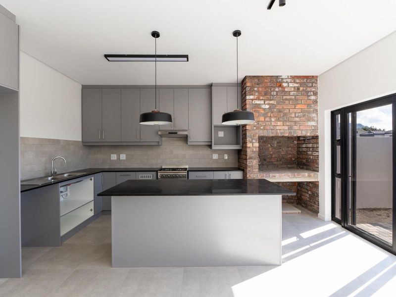 Modern Living in Honeydew Country Estate: 2 Bedrooms, 2 Bathrooms! - Photo 10