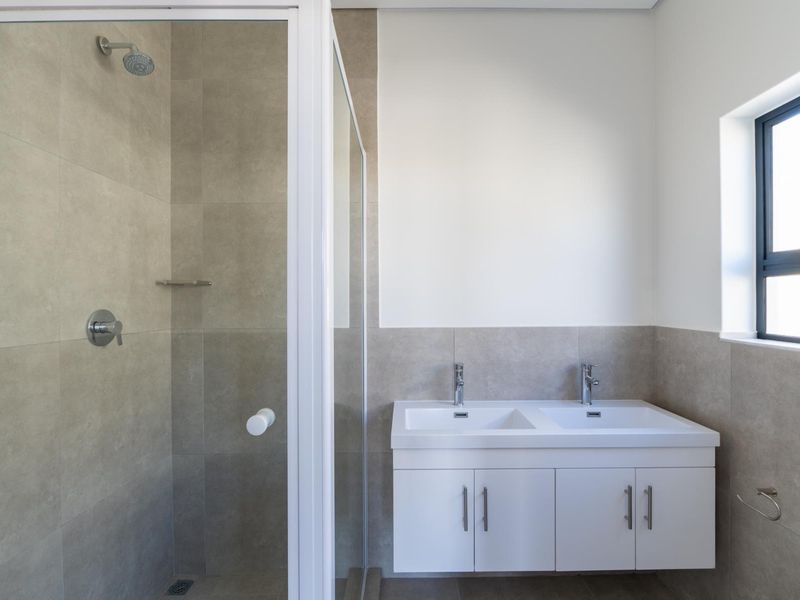 Modern Living in Honeydew Country Estate: 2 Bedrooms, 2 Bathrooms! - Photo 4