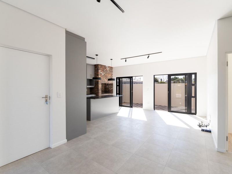 Modern Living in Honeydew Country Estate: 2 Bedrooms, 2 Bathrooms! - Photo 9