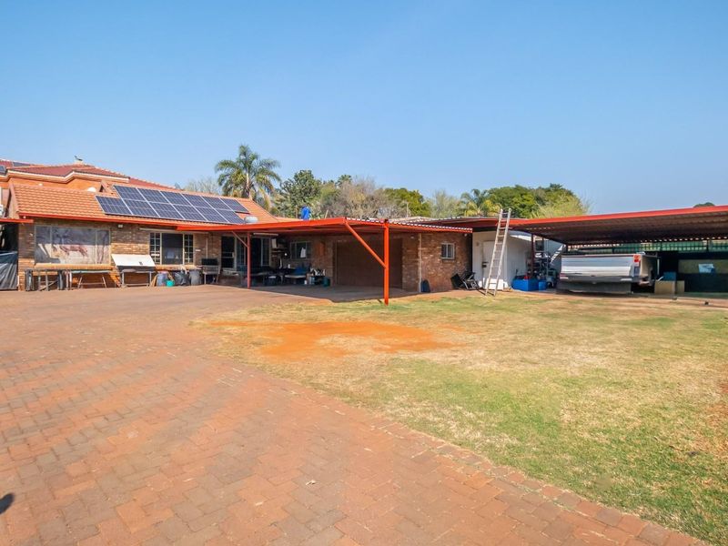 House For Sale in Doornpoort Pretoria - Photo 2