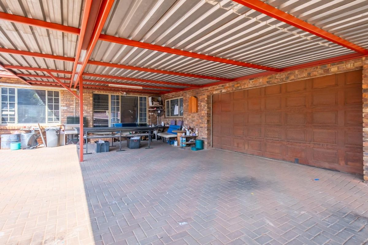 House For Sale in Doornpoort Pretoria - Photo 3
