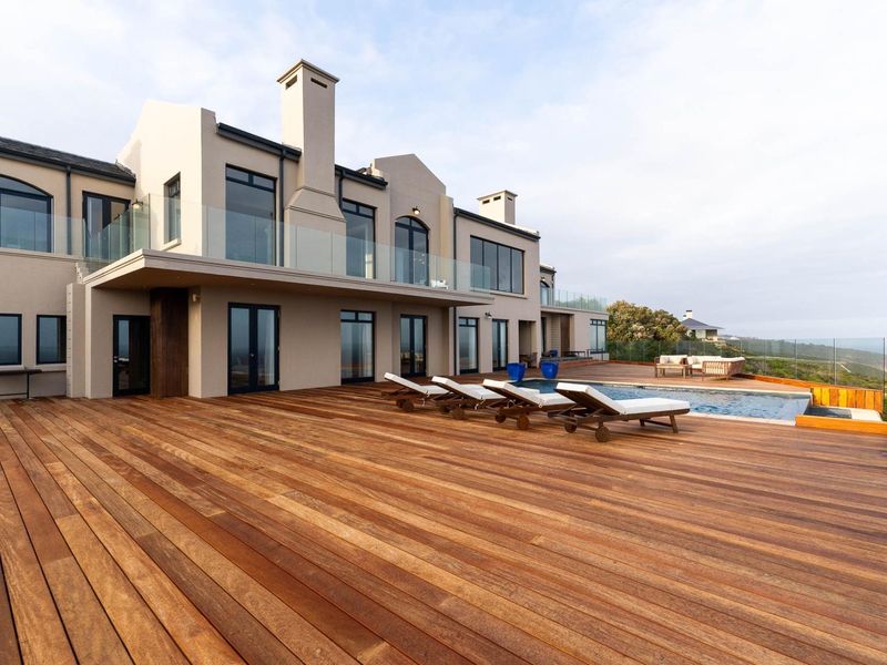 Luxury Cliff-Top Villa in Breakwater Bay Eco Estate - Photo 1
