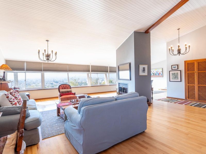 A Rare Find in Paarl – Luxury Living with Iconic Mountain Views - Photo 9