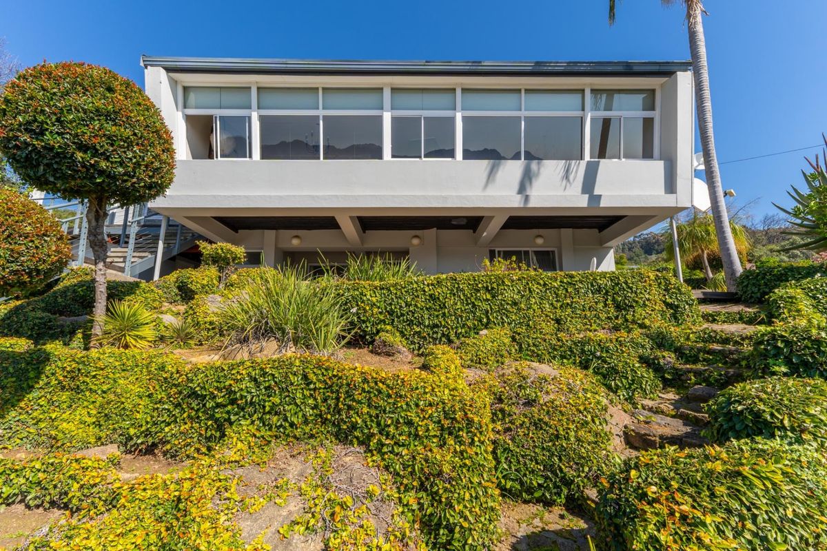 A Rare Find in Paarl – Luxury Living with Iconic Mountain Views - Photo 2