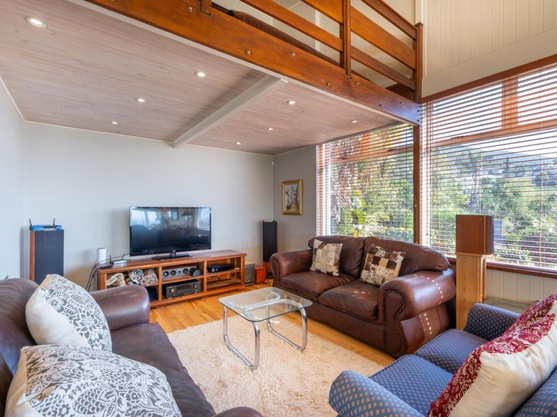 A Rare Find in Paarl – Luxury Living with Iconic Mountain Views - Photo 7