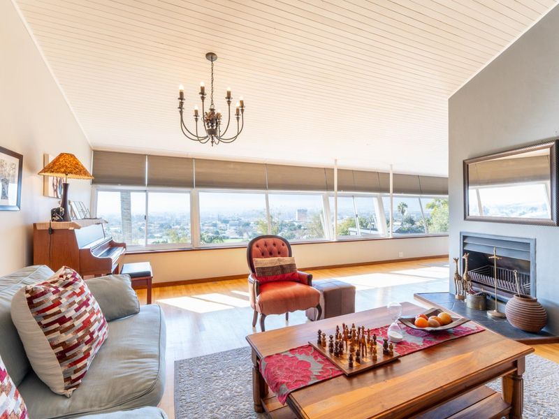 A Rare Find in Paarl – Luxury Living with Iconic Mountain Views - Photo 10