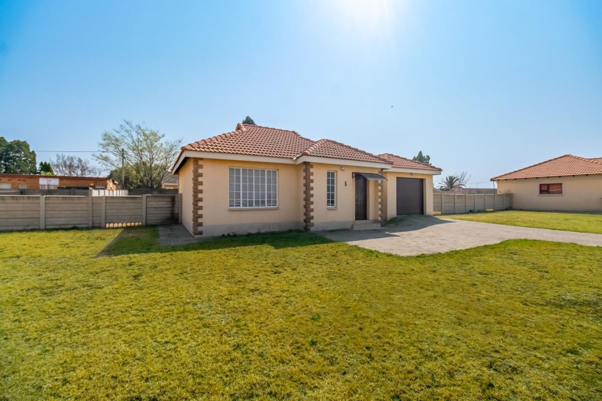 JUST LOCK UP AND GO!!! - Photo 2