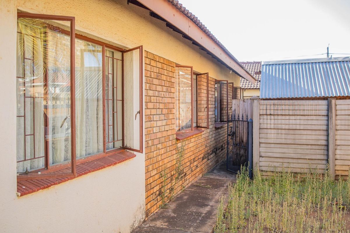 Unlock the Rental Potential in Flora Park! - Photo 4