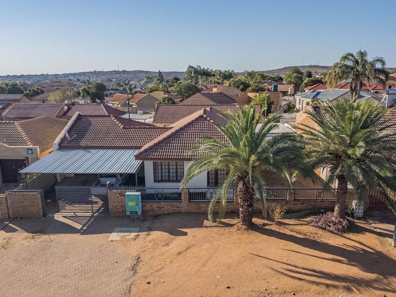 Unlock the Rental Potential in Flora Park! - Photo 2