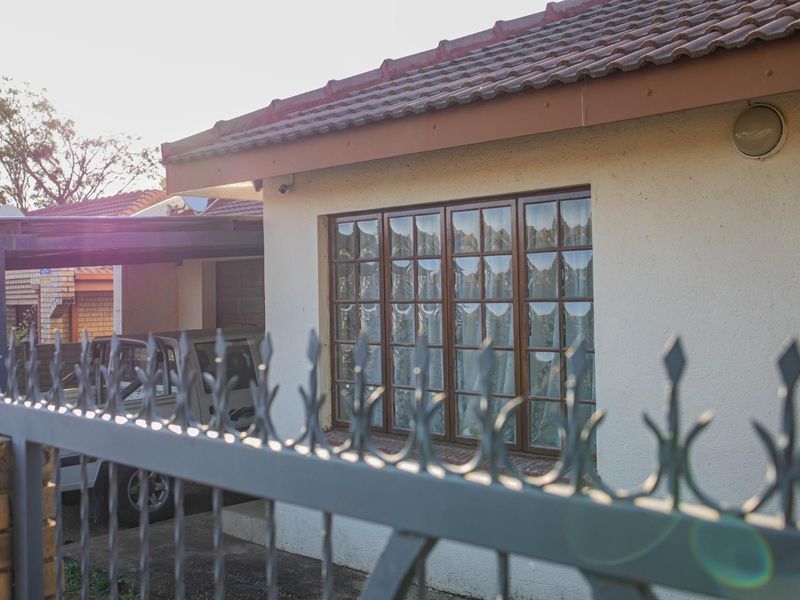 Unlock the Rental Potential in Flora Park! - Photo 5