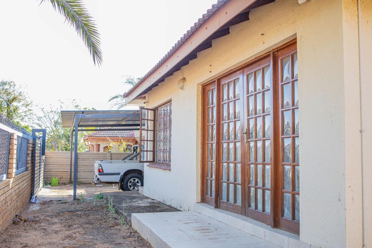 Unlock the Rental Potential in Flora Park! - Photo 3