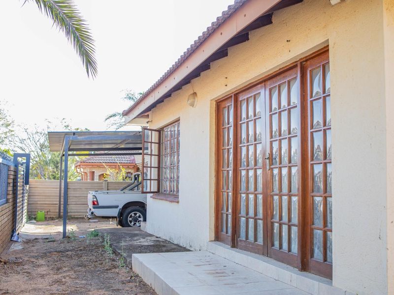 Unlock the Rental Potential in Flora Park! - Photo 3