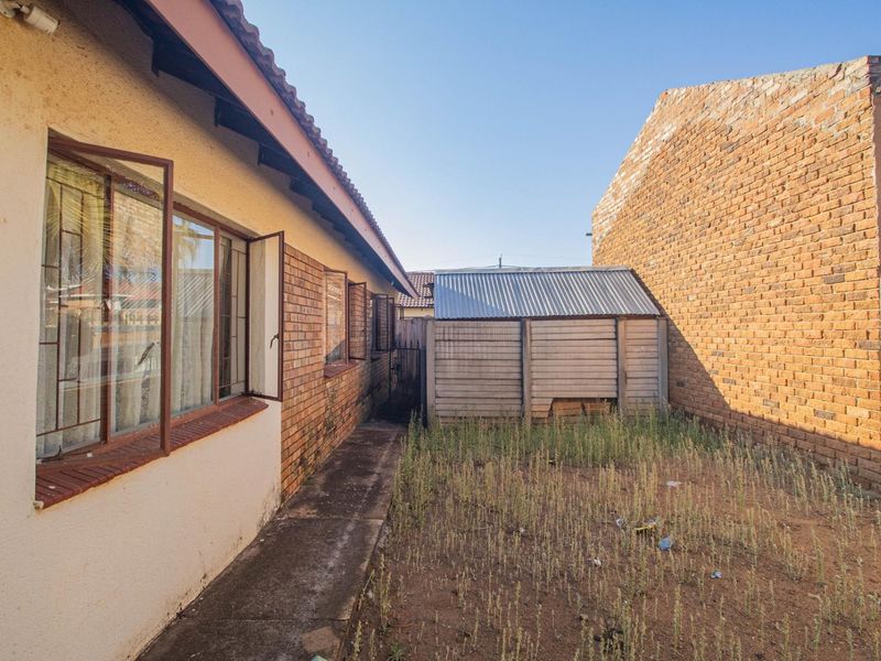 Unlock the Rental Potential in Flora Park! - Photo 10