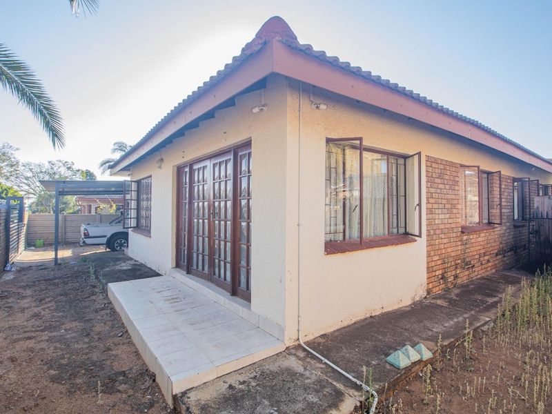 Unlock the Rental Potential in Flora Park! - Photo 9