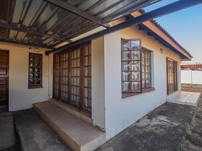 Unlock the Rental Potential in Flora Park! - Photo 8