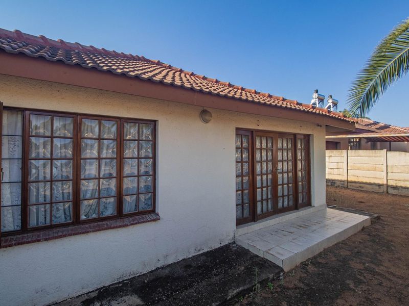 Unlock the Rental Potential in Flora Park! - Photo 6