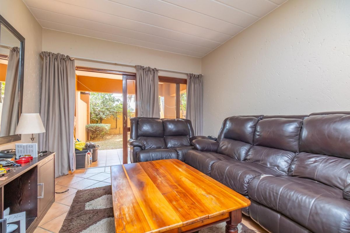 Stunning One bedroom Garden Unit in Lonehill - Photo 3