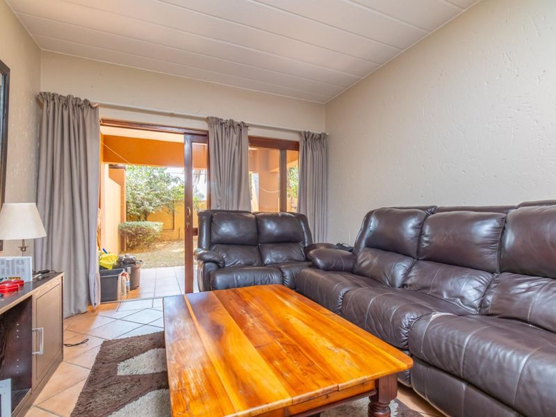 Stunning One bedroom Garden Unit in Lonehill - Photo 3