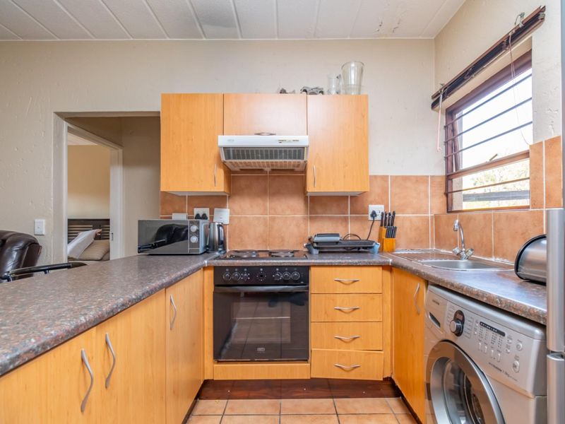 Stunning One bedroom Garden Unit in Lonehill - Photo 7