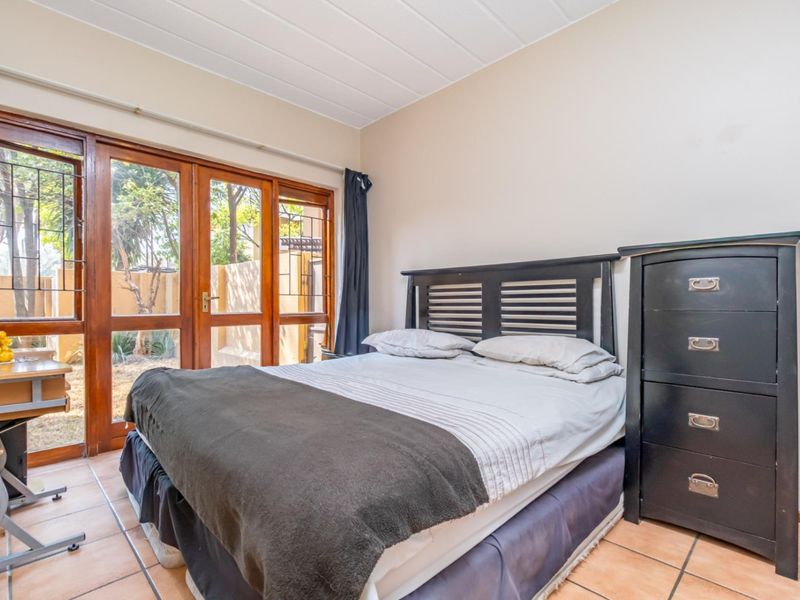 Stunning One bedroom Garden Unit in Lonehill - Photo 9