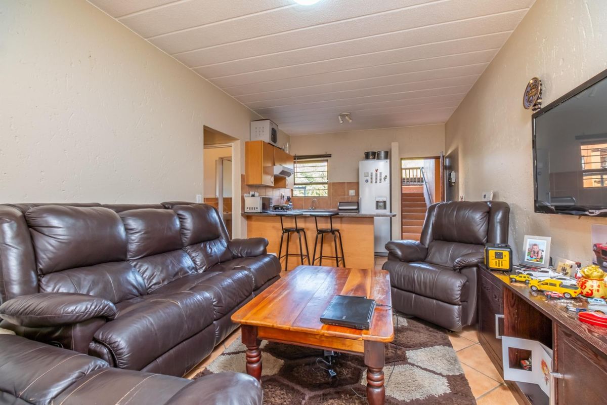 Stunning One bedroom Garden Unit in Lonehill - Photo 4