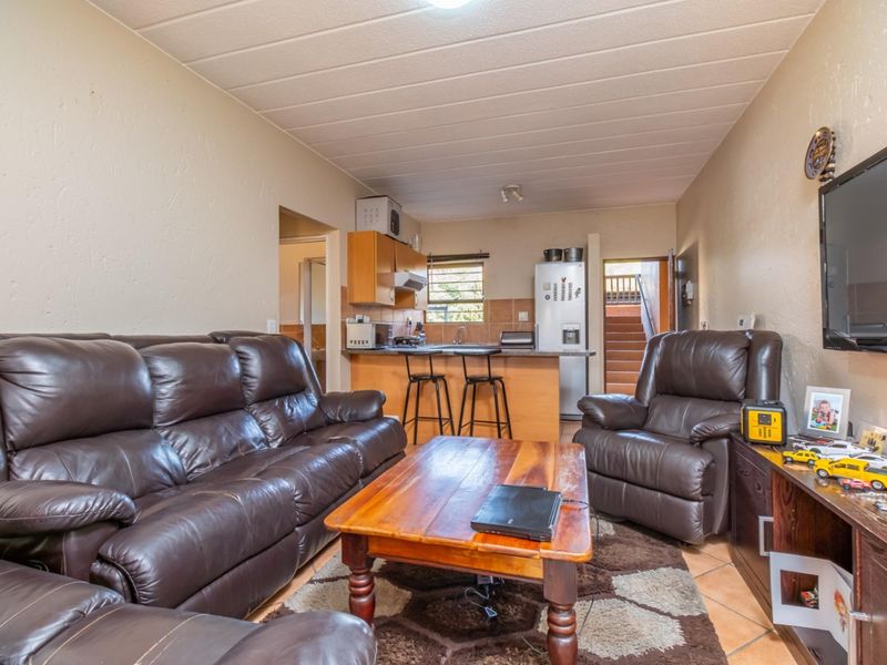 Stunning One bedroom Garden Unit in Lonehill - Photo 4