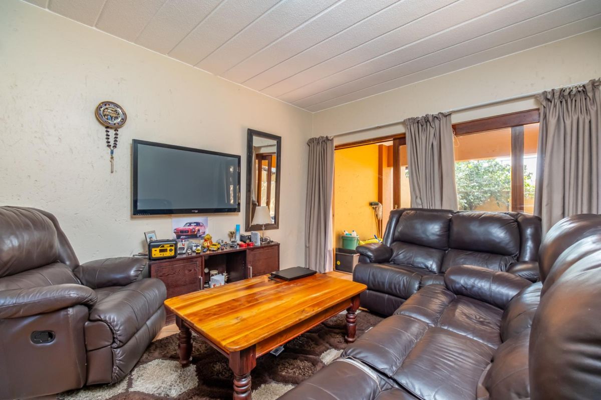 Stunning One bedroom Garden Unit in Lonehill - Photo 2