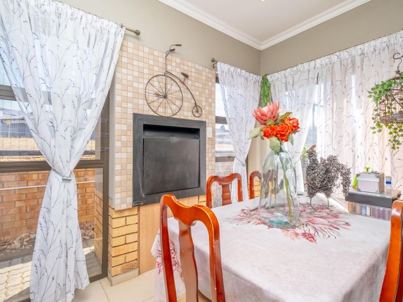 Modern 2-Bedroom Gem in Riversands Retirement Village - Photo 10