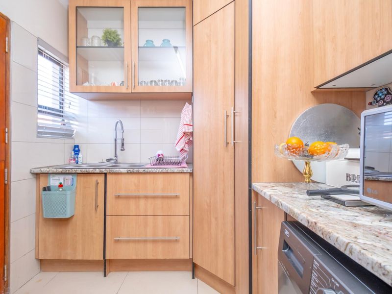 Modern 2-Bedroom Gem in Riversands Retirement Village - Photo 9