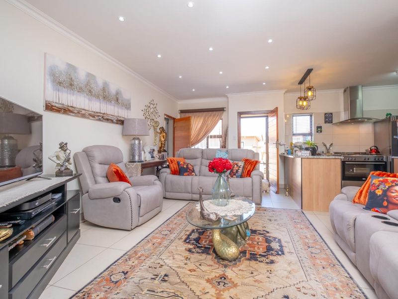 Modern 2-Bedroom Gem in Riversands Retirement Village - Photo 2