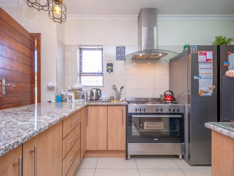 Modern 2-Bedroom Gem in Riversands Retirement Village - Photo 6