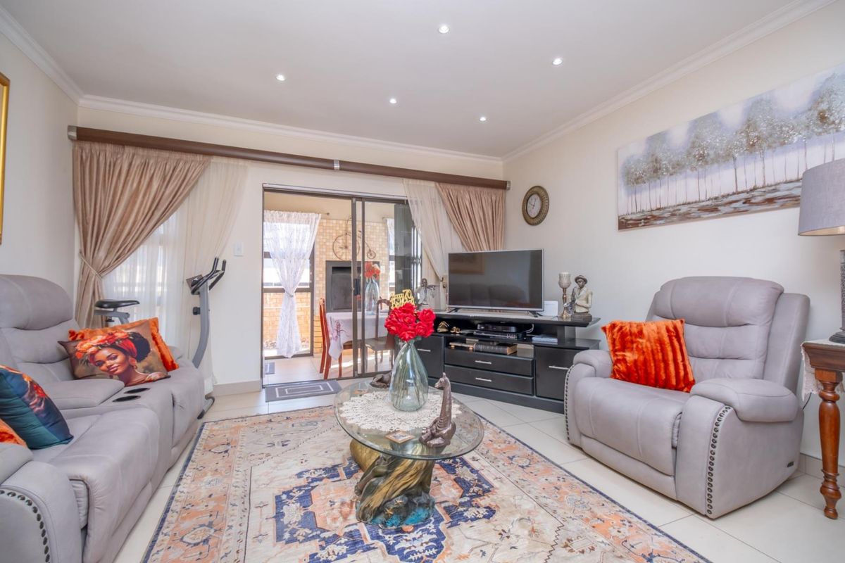 Modern 2-Bedroom Gem in Riversands Retirement Village - Photo 3