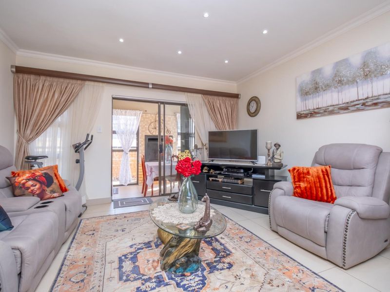 Modern 2-Bedroom Gem in Riversands Retirement Village - Photo 3