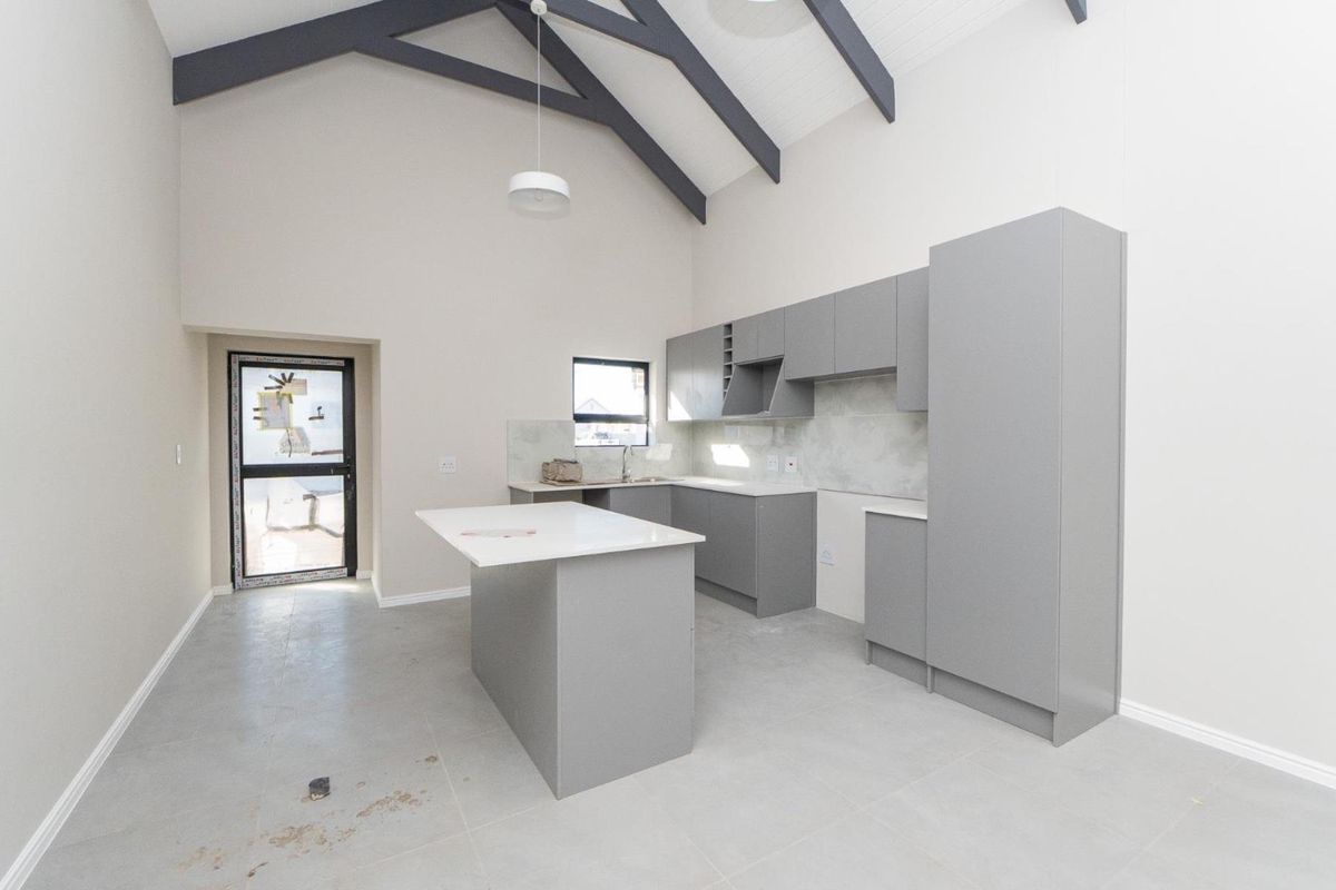 Coastal Charm - Photo 3