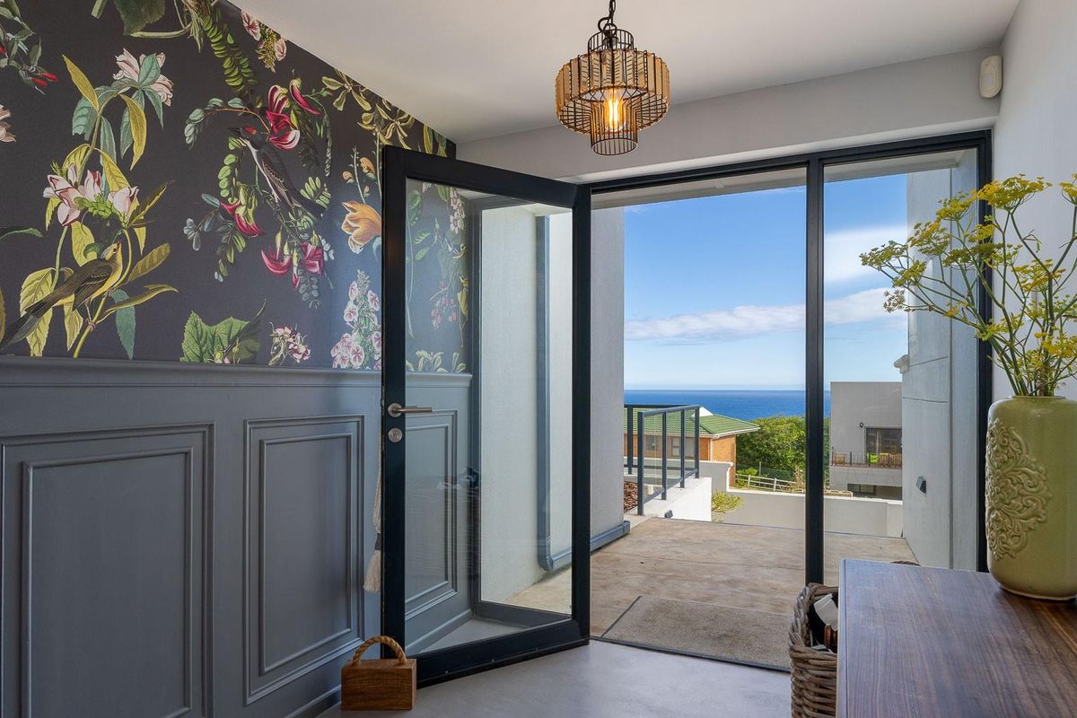 Exquisite Coastal Gem for Sale in Herolds Bay, Western Cape - Photo 4