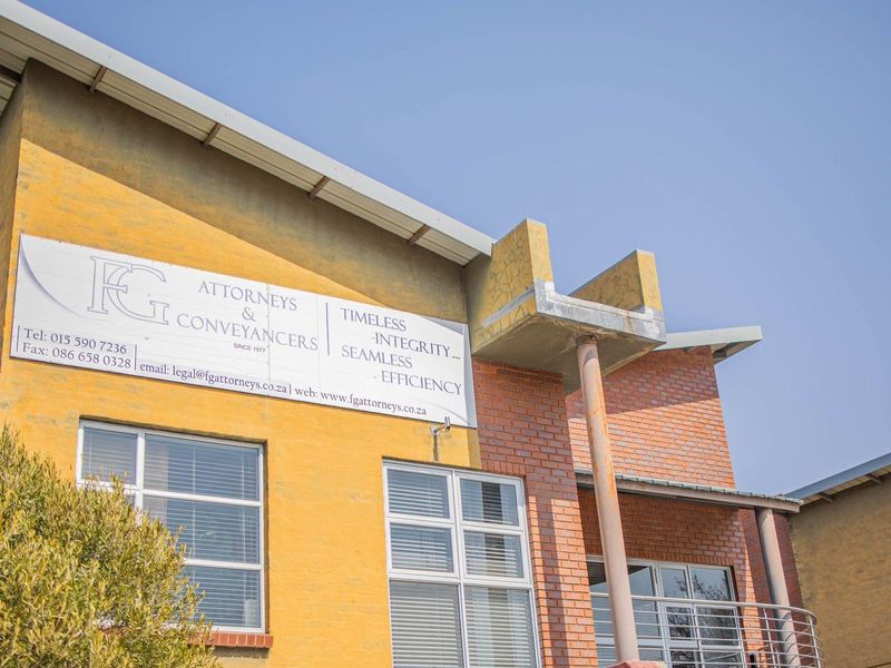 First-Floor Luxury Office in Bendor for Sale - Photo 2