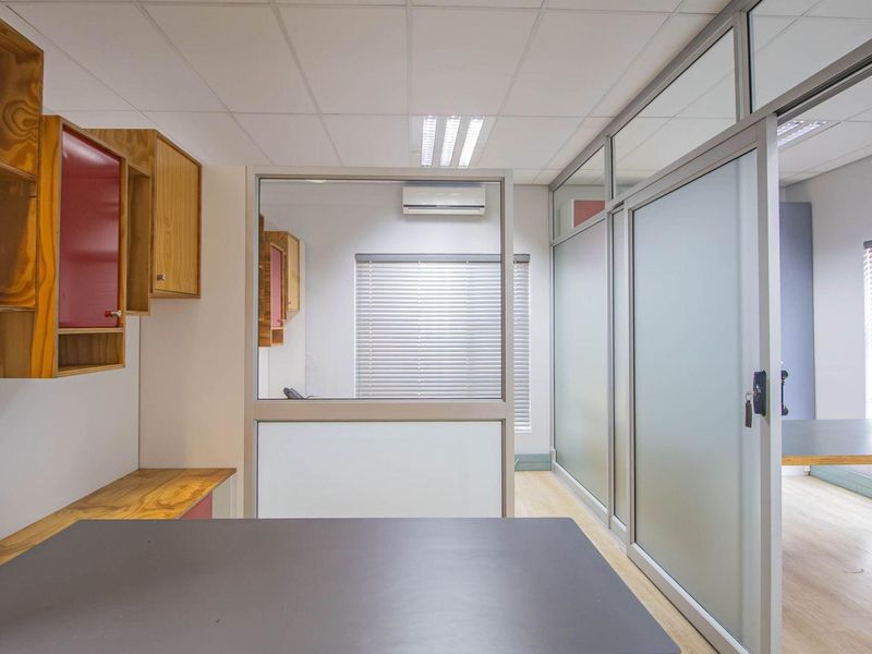 First-Floor Luxury Office in Bendor for Sale - Photo 10