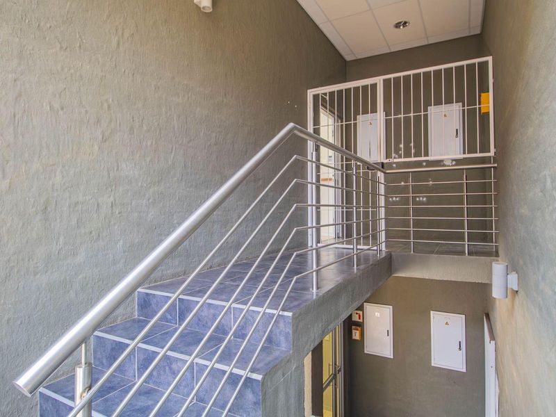 Modern First-Floor Office with Boardroom in Bendor - Photo 7