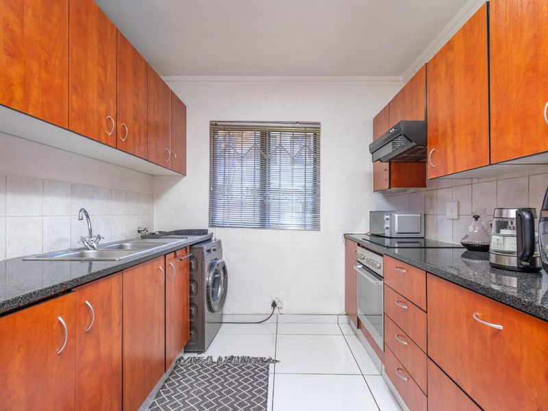 Modern, Secure and Pet-Friendly Townhouse - Photo 9