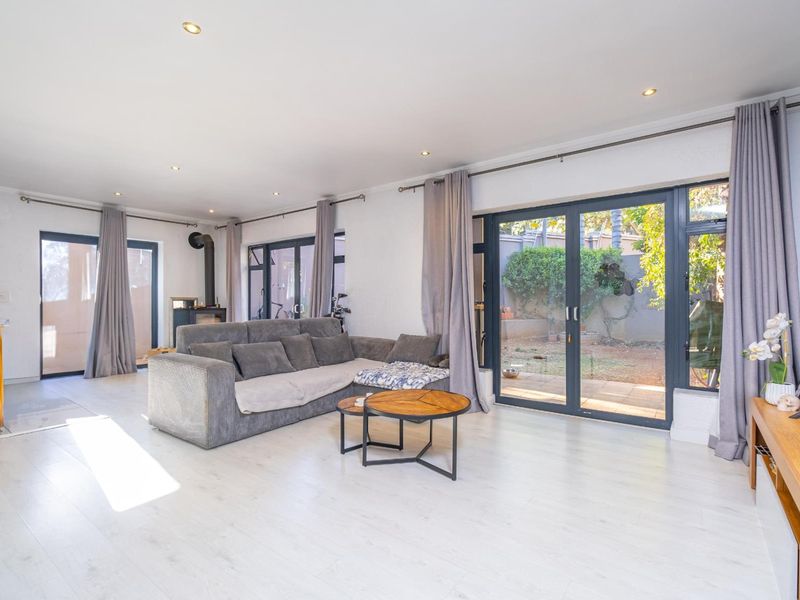 Modern, Secure and Pet-Friendly Townhouse - Photo 4