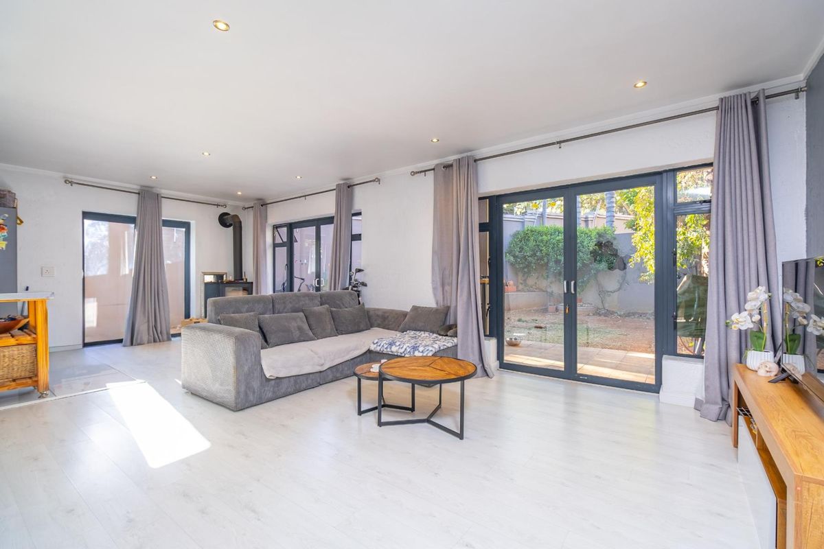 Modern, Secure and Pet-Friendly Townhouse - Photo 4