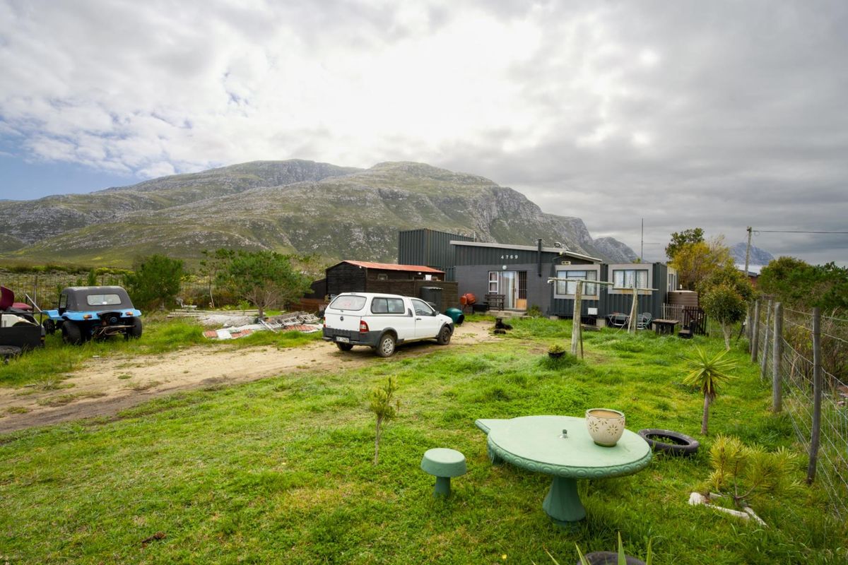 Located in Betty's Bay, is this challenging project for the creative people out there. - Photo 4