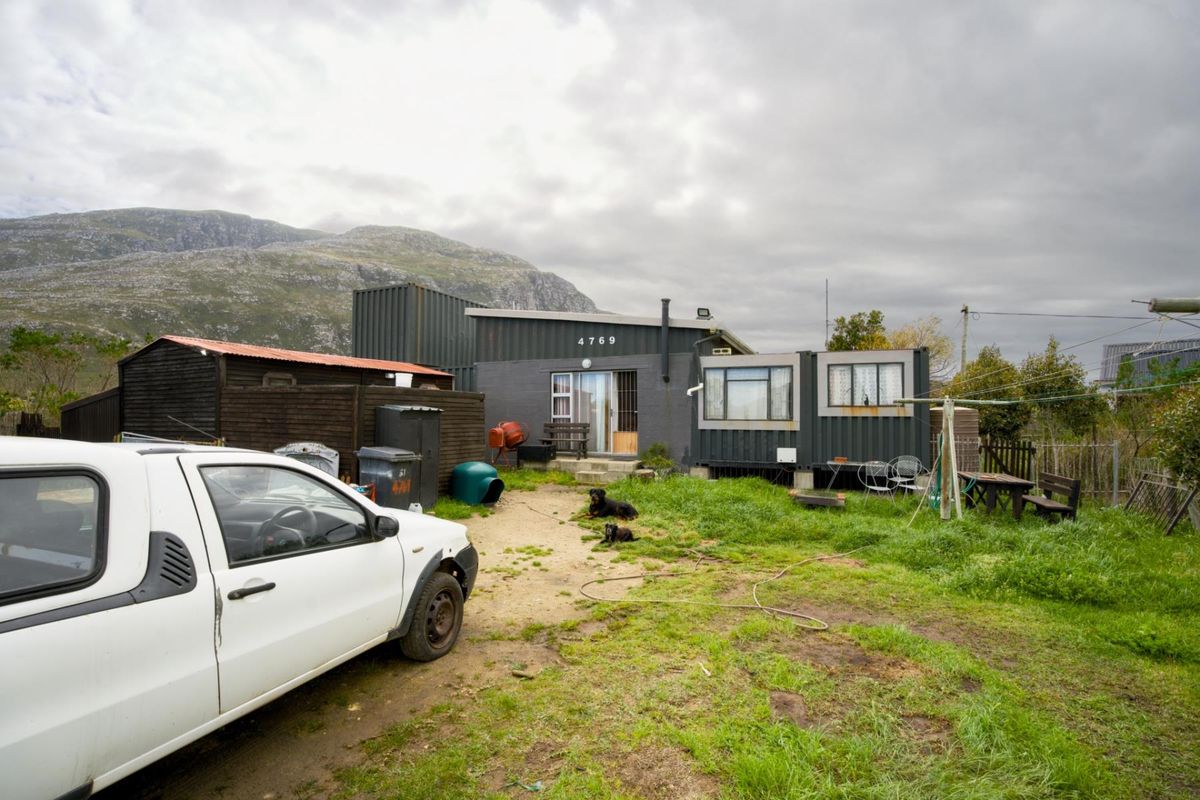Located in Betty's Bay, is this challenging project for the creative people out there. - Photo 3