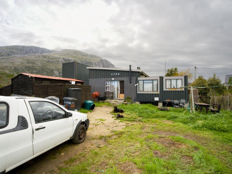 Located in Betty's Bay, is this challenging project for the creative people out there. - Photo 3