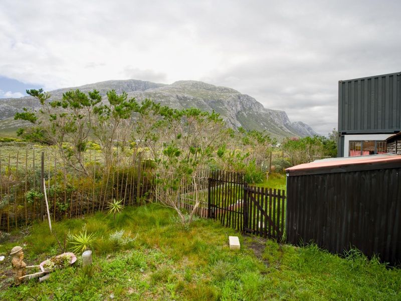 Located in Betty's Bay, is this challenging project for the creative people out there. - Photo 6
