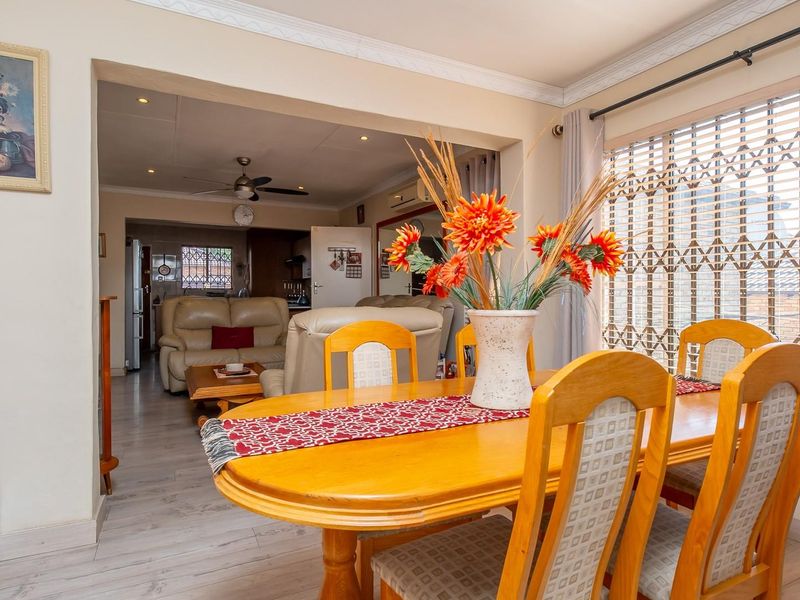 Stunning house in a secure, private complex - Photo 5