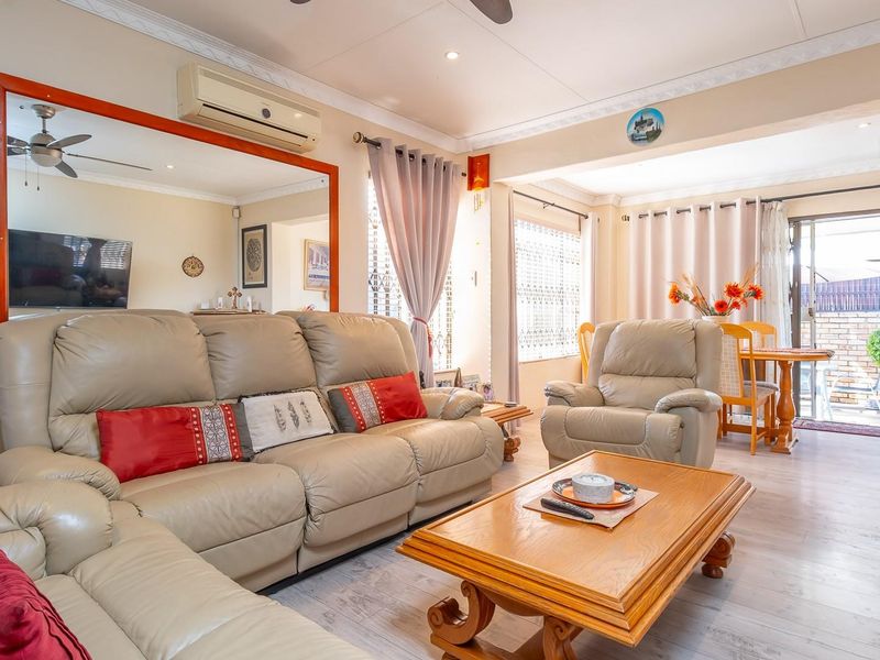 Stunning house in a secure, private complex - Photo 10