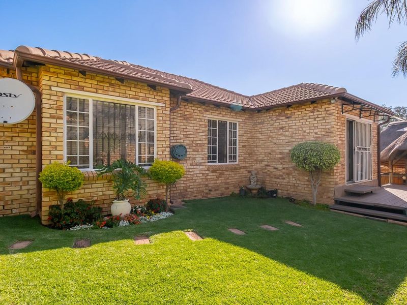 Stunning house in a secure, private complex - Photo 3