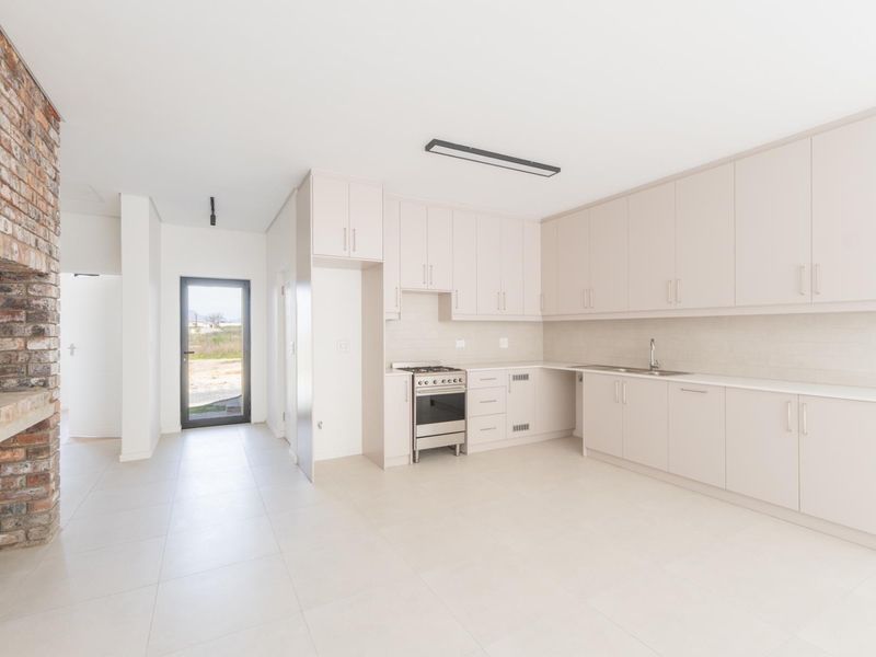 Modern Living in Honeydew Country Estate: 3 Bedrooms, 2 Bathrooms! - Photo 6